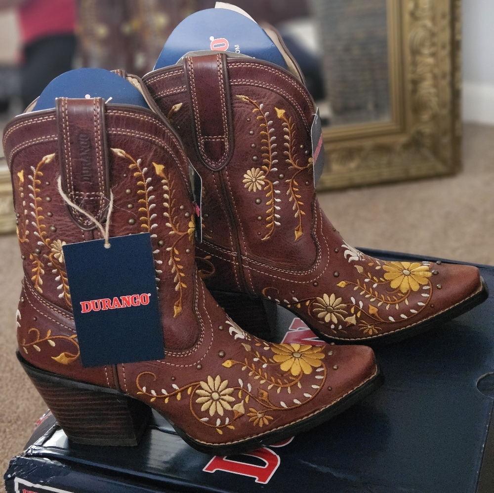 New in box Durango Crush Boots Size 7